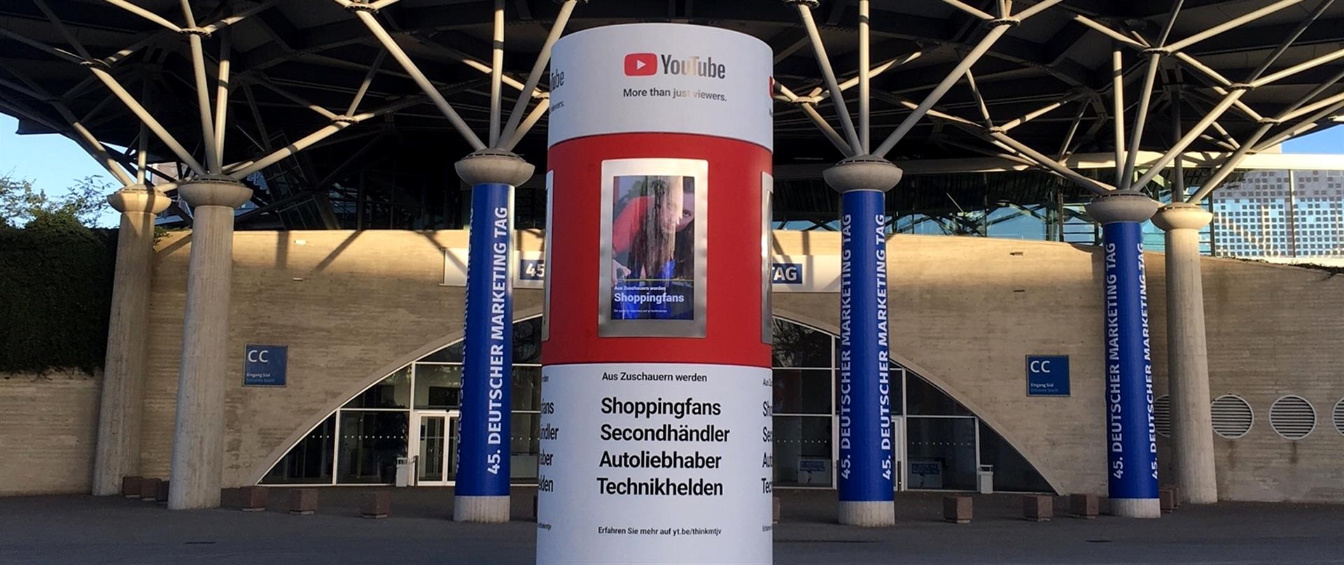 bboxx AdScreenTower für Youtube beim Deutschen Marketingtag
